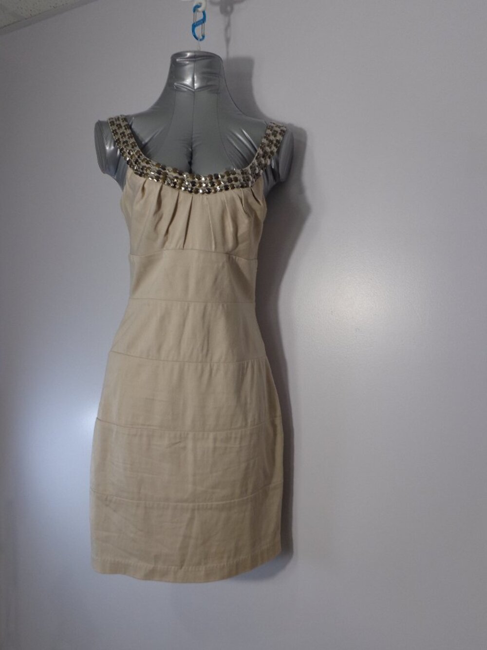 Bisou Bisou Sheath Style Beaded Neckline Beige Cotton Lined Dress Women's Size 4